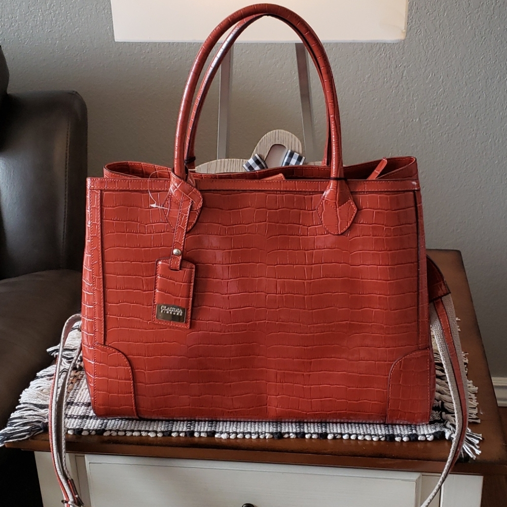 Claudia Firenze leather shoulder bag. NWT.